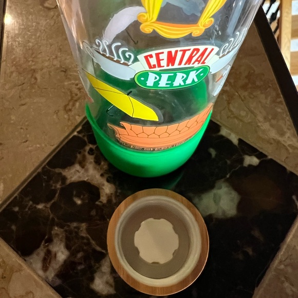 FRIENDS collectible water bottle - Picture 5 of 5